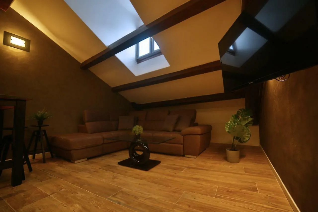 Moscova Attic Near Duomo Apartment Milan