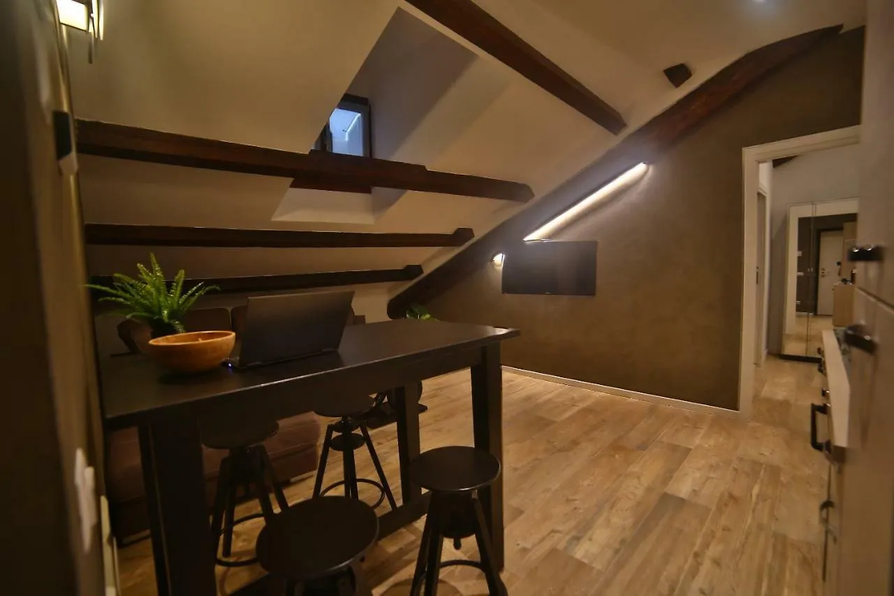 Moscova Attic Near Duomo Daire Milano